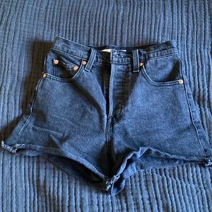 Levi's rib cage shorts